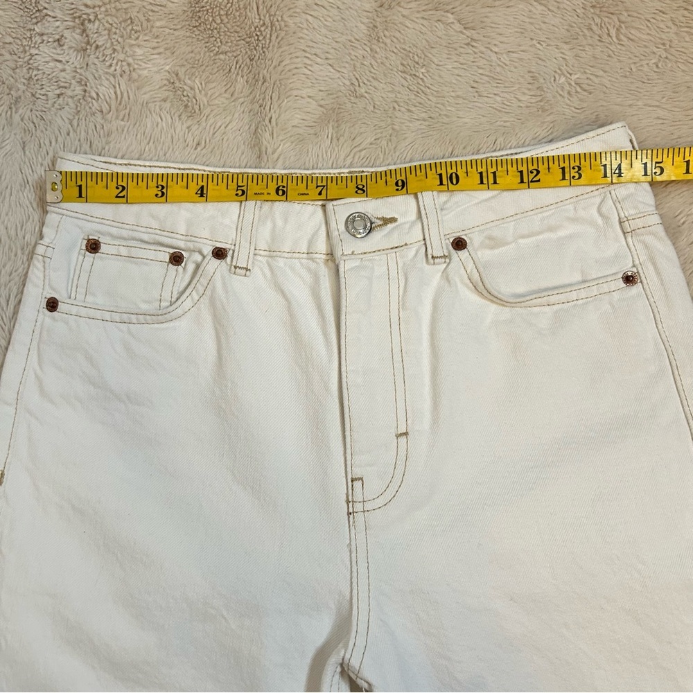 Top Shop | White High Rise Denim 5 pocket, beige stitching Mom Jean Size 28 - Picture 7 of 14